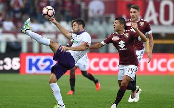  TURIN, ITALY - OCTOBER 02: Iago Falque (R) of FC Torino competes with Hrvoje Milic of ACF Fiorentina during the Serie A match between FC Torino and ACF Fiorentina at Stadio Olimpico di Torino on October 2, 2016 in Turin, Italy. (Photo by Valerio Pennicino/Getty Images)