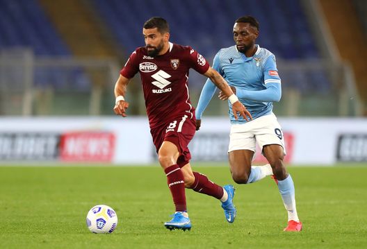 ROME, ITALY - MAY 18: Tomas Rincon of Torino FC battles for possession with Jean-Daniel Akpa Akpro of S.S. Lazio during the Serie A match between SS Lazio and Torino FC at Stadio Olimpico on May 18, 2021 in Rome, Italy. Sporting stadiums around Italy remain under strict restrictions due to the Coronavirus Pandemic as Government social distancing laws prohibit fans inside venues resulting in games being played behind closed doors. (Photo by Paolo Bruno/Getty Images) ROME, ITALY - MAY 18: Tomas Rincon of Torino FC battles for possession with Jean-Daniel Akpa Akpro of S.S. Lazio during the Serie A match between SS Lazio and Torino FC at Stadio Olimpico on May 18, 2021 in Rome, Italy. Sporting stadiums around Italy remain under strict restrictions due to the Coronavirus Pandemic as Government social distancing laws prohibit fans inside venues resulting in games being played behind closed doors. (Photo by Paolo Bruno/Getty Images)
