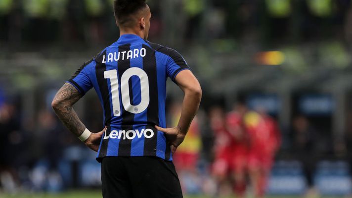 Dall’Inghilterra – United su Lautaro: pronti 80 mln. Per Ten Hag è “l’attaccante perfetto” - immagine 1