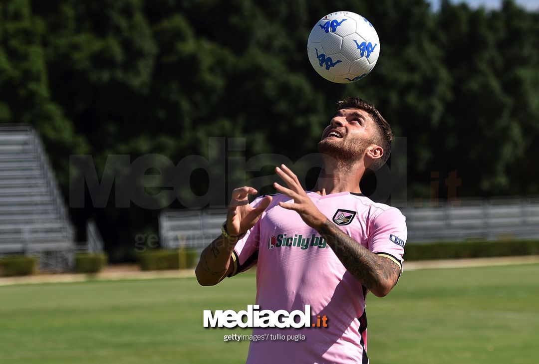  PALERMO, ITALY - SEPTEMBER 04:  Gaetano Monachello in action during his presentation as a new player of US Citta' di Palermo at Carmelo Onorato sport center on September 4, 2017 in Palermo, Italy.  (Photo by Tullio M. Puglia/Getty Images) 