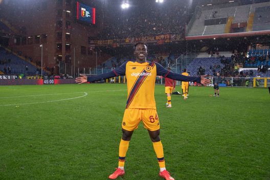 Getty Images Tutti pazzi per Afena-Gyan, Mourinho gli regala le scarpe. Zaniolo cerca riscatto- immagine 2