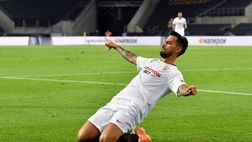 Europa League, Suso esulta con coppa e medaglia: il post