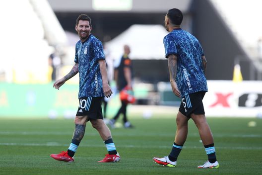 Paredes Messi (getty images) Paredes Messi