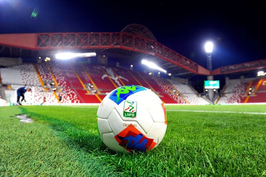 TRIESTE, ITALY - AUGUST 12: Official match ball is seen on the pitch prior to the Serie B Playoffs match between Pordenonde Calcio and Frosinone Calcio at Stadio Nereo Rocco on August 12, 2020 in Trieste, Italy. (Photo by Getty Images/Getty Images for Lega Serie B) TRIESTE, ITALY - AUGUST 12: Official match ball is seen on the pitch prior to the Serie B Playoffs match between Pordenonde Calcio and Frosinone Calcio at Stadio Nereo Rocco on August 12, 2020 in Trieste, Italy. (Photo by Getty Images/Getty Images for Lega Serie B)