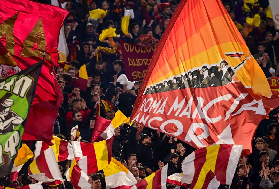 La Roma si scatena: Mancini con la bandiera, Abraham si spoglia – FOTO GALLERY - immagine 11