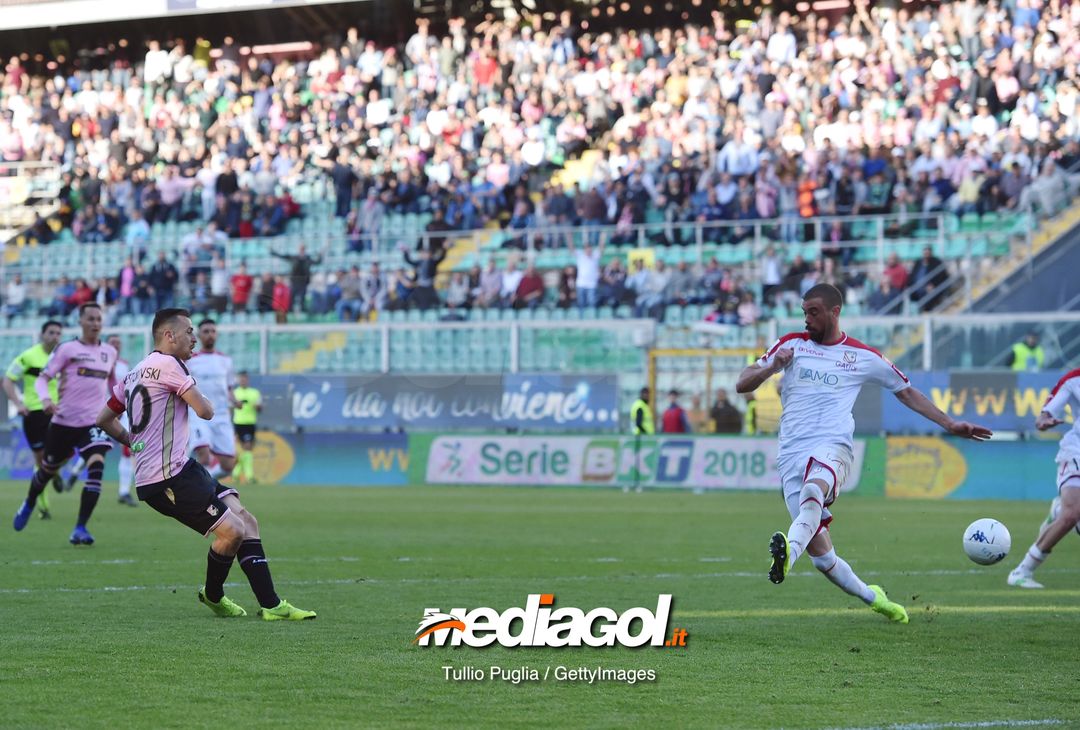  PALERMO, ITALY - MARCH 17: Ilija Nestorovski of Palermo scores his second goal (4-0) during the Serie B match between US Citta di Palermo and Carpi FC at Stadio Renzo Barbera on March 17, 2019 in Palermo, Italy. (Photo by Tullio M. Puglia/Getty Images) 