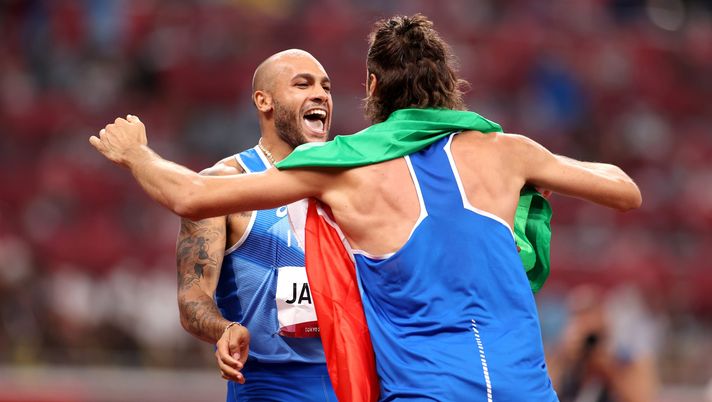 TOKYO, JAPAN - AUGUST 01: Lamont Marcell Jacobs of Team Italy is congratulated by teammate Gianmarco Tamberi after winning the Men's 100m Final on day nine of the Tokyo 2020 Olympic Games at Olympic Stadium on August 01, 2021 in Tokyo, Japan. (Photo by David Ramos/Getty Images) 