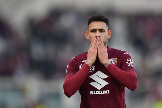 TURIN, ITALY - JANUARY 23: Antonio Sanabria of Torino FC celebrates the opening goal during the Serie A match between Torino FC and US Sassuolo at Stadio Olimpico di Torino on January 23, 2022 in Turin, Italy. (Photo by Valerio Pennicino/Getty Images) Torino, il pagellone di fine anno: Sanabria 6.5, non ha fatto rimpiangere Belotti- immagine 3