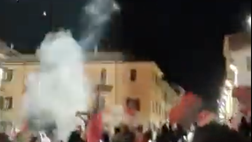 Cremonese torna in A dopo 26 anni e si festeggia con i fuochi d’artificio