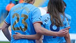 Festa per la vittoria della Premier League, Haaland e fidanzata si presentano… in pigiama