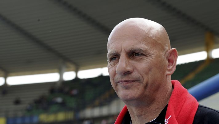 VERONA, ITALY - APRIL 03: Head coach of Sampdoria Alberto Cavasin looks on during the Serie A match between AC Chievo Verona and UC Sampdoria at Stadio Marc'Antonio Bentegodi on April 3, 2011 in Verona, Italy. (Photo by Dino Panato/Getty Images) VERONA, ITALY - APRIL 03: Head coach of Sampdoria Alberto Cavasin looks on during the Serie A match between AC Chievo Verona and UC Sampdoria at Stadio Marc'Antonio Bentegodi on April 3, 2011 in Verona, Italy. (Photo by Dino Panato/Getty Images)