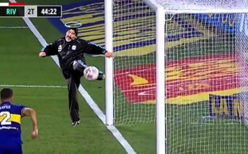 Meme e social impazziti per il quasi-gol del derby: Maradona “dà una mano”  al Boca dal cielo - DerbyDerbyDerby