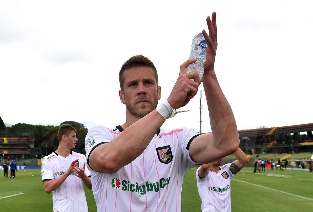  TERNI, ITALY - MAY 05:  Slobodan Rajkovic of US Città di Palermo celebrates the victory after the serie B match between Ternana Calcio and US Citta di Palermo at Stadio Libero Liberati on May 5, 2018 in Terni, Italy.  (Photo by Giuseppe Bellini/Getty Images) 