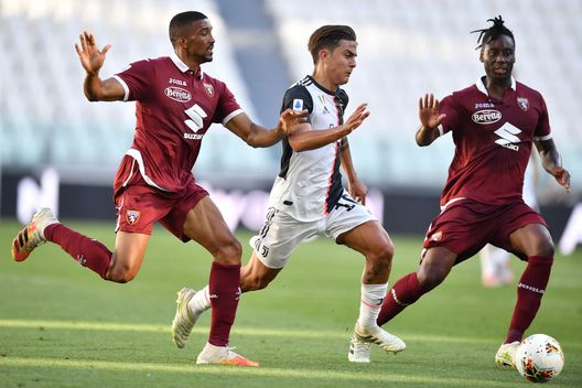  TURIN, ITALY - JULY 04: Paulo Dybala (C) of Juventus is challengd by Gleison Bremer (L) and Soualiho Meite of Torino FC during the Serie A match between Juventus and Torino FC at Allianz Stadium on July 4, 2020 in Turin, Italy. (Photo by Valerio Pennicino/Getty Images ) 