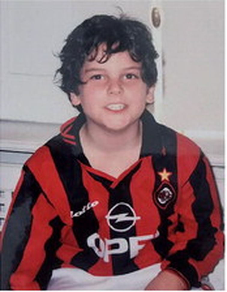 Un’immagine del Beato Carlo Acutis (1991-2006) con la maglia della sua squadra del cuore, il Milan Il calcio celebra il beato Acutis: “Carlo patrono della Lega Pro”- immagine 4