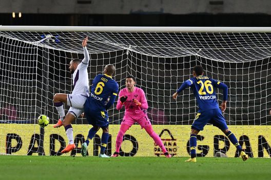VERONA, ITALY - FEBRUARY 27: Arthur Cabral of ACF Fiorentina scores the team's second goal during the Serie A match between Hellas Verona and ACF Fiorentina at Stadio Marcantonio Bentegodi on February 27, 2023 in Verona, Italy. (Photo by Alessandro Sabattini/Getty Images) Cabral, dal possibile addio al valore in salita: il peggio è passato- immagine 2