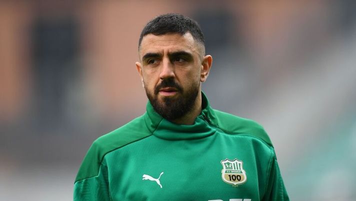 REGGIO NELL'EMILIA, ITALY - FEBRUARY 06: Francesco Magnanelli of US Sassuolo looks on during the Serie A match between US Sassuolo and Spezia Calcio at Mapei Stadium - Città del Tricolore on February 06, 2021 in Reggio nell'Emilia, Italy. (Photo by Alessandro Sabattini/Getty Images) Magnanelli: “Nel Sassuolo c’è un predestinato: può giocare nel Manchester City” - immagine 1