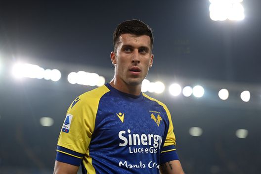 Nicolò Casale, difensore del Verona e obiettivo di calciomercato del Milan (Getty Images) Nicolò Casale, difensore del Verona e obiettivo di calciomercato del Milan (Getty Images)