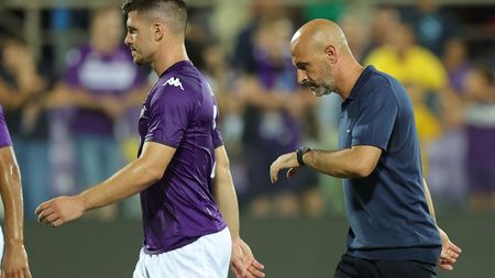 FLORENCE, ITALY - SEPTEMBER 08: Vincenzo Italiano manager of ACF Fiorentina shows hid dejection during the UEFA Europa Conference League group A match between ACF Fiorentina and Rīgas Futbola skola at Stadio Artemio Franchi on September 8, 2022 in Florence, Italy (Photo by Gabriele Maltinti/Getty Images)