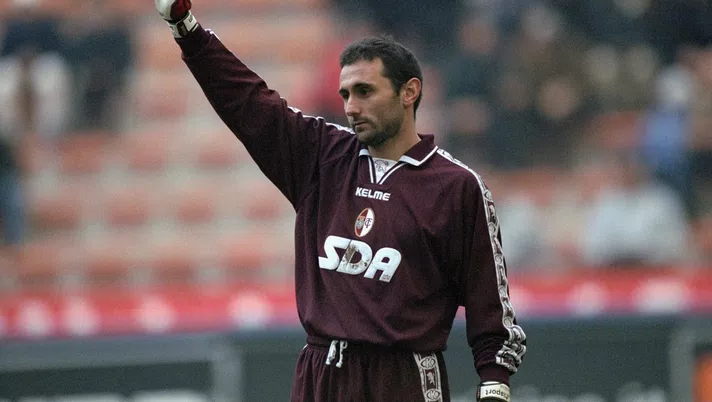 12 Dec 1999:  Luca Bucci of Torino in action during the Italian Serie A match against AC Milan played at the San Siro in Milan, Italy. The game finished in a 2-0 win for Milan.  Mandatory Credit: Claudio Villa /Allsport