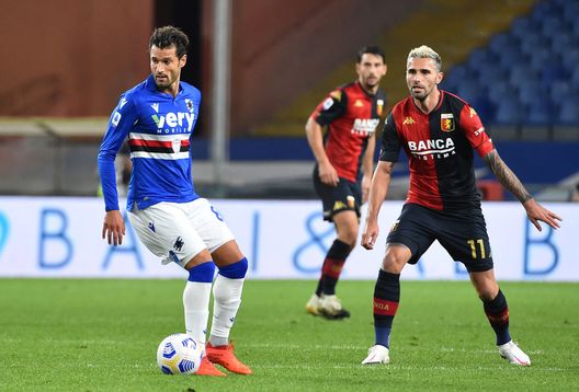  GENOA, ITALY - NOVEMBER 1: Antonio Candreva of UC Sampdoria and Valon Behrami of Genoa CFC during the Serie A match between UC Sampdoria and Genoa CFC at Stadio Luigi Ferraris on November 1, 2020 in Genoa, Italy. (Photo by Paolo Rattini/Getty Images) 