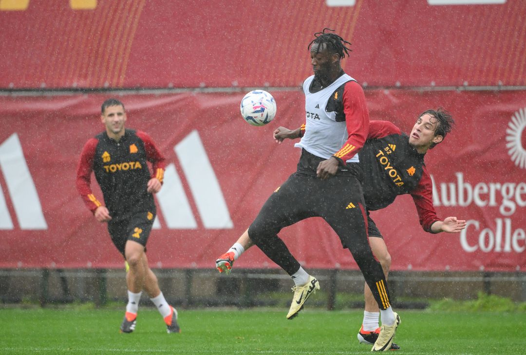 Roma, la ripresa degli allenamenti sotto la pioggia a Trigoria – FOTOGALLERY - immagine 58