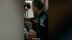 VIDEO / Como, Fabregas è una furia in spogliatoio