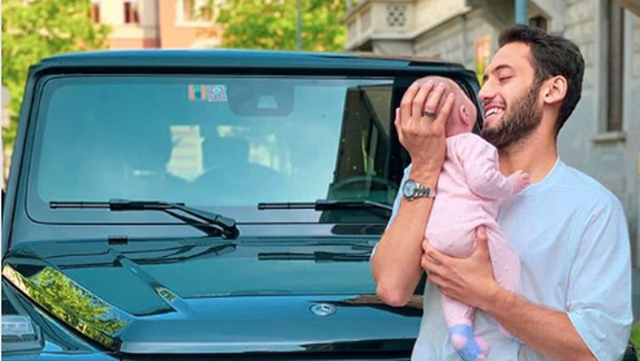 Hakan Calhanoglu, Milan, e la figlia Liya, foto Instagram Calhanoglu