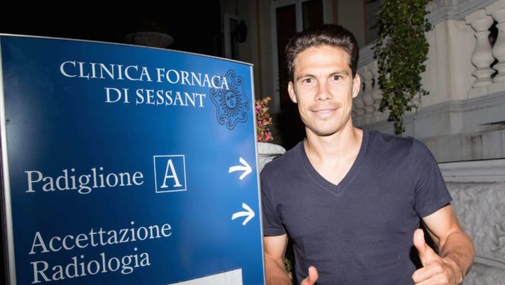 Foto LaPresse - Federico Bernini
31/08/2015 Torino (Italia)
Sport
Calcio Juventus, visite mediche per Hernanes
Nella foto: Hernanes
LaPresse - Federico Bernini
31 August 2015 Turin (Italy)
Sport
Soccer Juventus, medical check up for Hernanes
In the pic: Hernanes Juve, testa già al Napoli: fuori i diffidati. La sorpresa Hernanes… - immagine 1