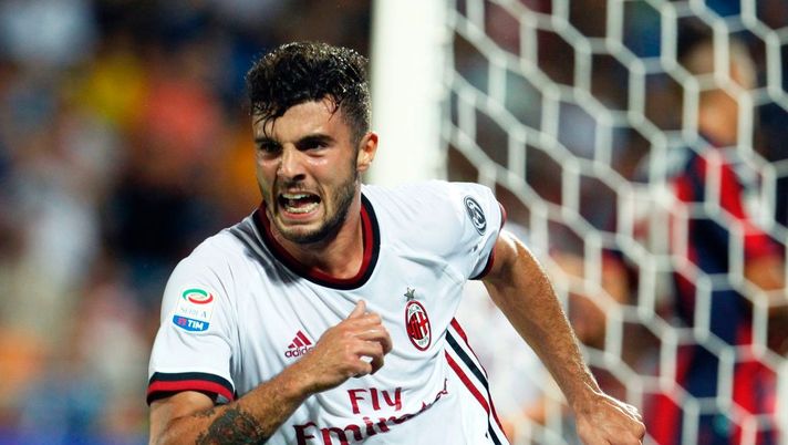 Milan's Italian forward Patrick Cutrone celebrates after scoring during the Italian Serie A football match FC Crotone vs AC Milan on August 20 2017 at the Ezio Scida Stadium. / AFP PHOTO / CARLO HERMANN        (Photo credit should read CARLO HERMANN/AFP/Getty Images) 