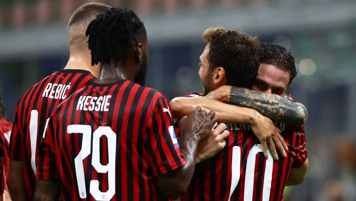 L'esultanza dei rossoneri per il gol di Hakan Calhanoglu in Milan-Atalanta (credits: GETTY Images) 
