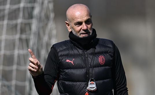 Stefano Pioli (allenatore AC Milan) qui durante una sessione di allenamento a Milanello | Milan News (Getty Images) Stefano Pioli (allenatore AC Milan) qui durante una sessione di allenamento a Milanello | Milan News (Getty Images)