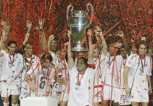  Il Milan celebra la Champions League il 28 maggio 2003 a Manchester (credits: GETTY Images) 
