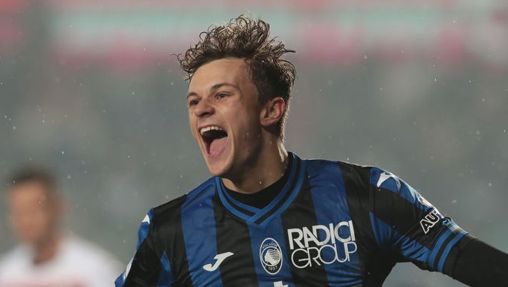 BERGAMO, ITALY - JANUARY 15: Giorgio Scalvini of Atalanta BC celebrates after scoring the team's third goal during the Serie A match between Atalanta BC and Salernitana at Gewiss Stadium on January 15, 2023 in Bergamo, Italy. (Photo by Emilio Andreoli/Getty Images) Scalvini spegne il mercato: “Le voci su di me? La verità è questa, posso fare bene all’Atalanta” - immagine 1