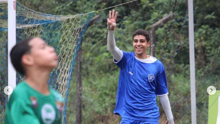 Il figlio dell’Imperatore Adriano dà spettacolo in campo: tripletta show con il Serrano Fc IL FIGLIO DELL'IMPERATORE ADRIANO