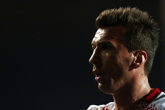 BERGAMO, ITALY - MAY 23: Mario Mandzukic of A.C. Milan looks on during the Serie A match between Atalanta BC and AC Milan at Gewiss Stadium on May 23, 2021 in Bergamo, Italy. Sporting stadiums around Italy remain under strict restrictions due to the Coronavirus Pandemic as Government social distancing laws prohibit fans inside venues resulting in games being played behind closed doors. (Photo by Marco Luzzani/Getty Images) BERGAMO, ITALY - MAY 23: Mario Mandzukic of A.C. Milan looks on during the Serie A match between Atalanta BC and AC Milan at Gewiss Stadium on May 23, 2021 in Bergamo, Italy. Sporting stadiums around Italy remain under strict restrictions due to the Coronavirus Pandemic as Government social distancing laws prohibit fans inside venues resulting in games being played behind closed doors. (Photo by Marco Luzzani/Getty Images)