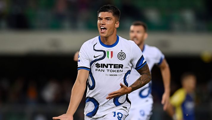 VERONA, ITALY - AUGUST 27: Joaquin Correa of FC Internazionale celebrates with teammates after scoring his team's second goal during the Serie A match between Hellas and FC Internazionale at Stadio Marcantonio Bentegodi on August 27, 2021 in Verona, Italy. (Photo by Mattia Ozbot - Inter/Getty Images) VERONA, ITALY - AUGUST 27: Joaquin Correa of FC Internazionale celebrates with teammates after scoring his team's second goal during the Serie A match between Hellas and FC Internazionale at Stadio Marcantonio Bentegodi on August 27, 2021 in Verona, Italy. (Photo by Mattia Ozbot - Inter/Getty Images)