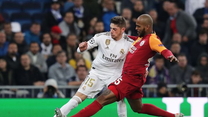 MADRID, SPAIN - NOVEMBER 06: Federico Valverde of Real Madrid battles for possession with Marcao of Galatasaray during the UEFA Champions League group A match between Real Madrid and Galatasaray at Bernabeu on November 06, 2019 in Madrid, Spain. (Photo by Gonzalo Arroyo Moreno/Getty Images) MADRID, SPAIN - NOVEMBER 06: Federico Valverde of Real Madrid battles for possession with Marcao of Galatasaray during the UEFA Champions League group A match between Real Madrid and Galatasaray at Bernabeu on November 06, 2019 in Madrid, Spain. (Photo by Gonzalo Arroyo Moreno/Getty Images)