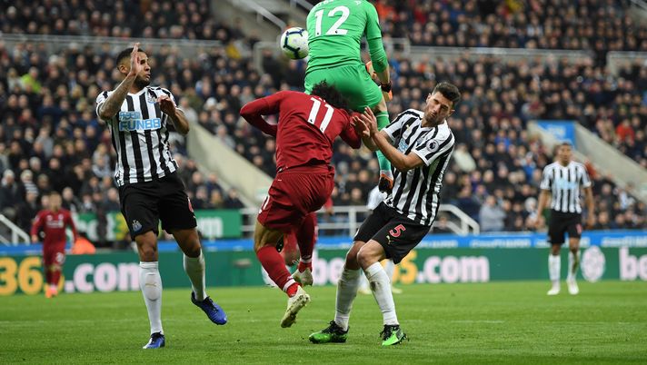 NEWCASTLE UPON TYNE, ENGLAND - MAY 04: Mohamed Salah of Liverpool picks up an injury as he collides with Martin Dubravka of Newcastle United as they compete for the ball during the Premier League match between Newcastle United and Liverpool FC at St. James Park on May 04, 2019 in Newcastle upon Tyne, United Kingdom. (Photo by Shaun Botterill/Getty Images) NEWCASTLE UPON TYNE, ENGLAND - MAY 04: Mohamed Salah of Liverpool picks up an injury as he collides with Martin Dubravka of Newcastle United as they compete for the ball during the Premier League match between Newcastle United and Liverpool FC at St. James Park on May 04, 2019 in Newcastle upon Tyne, United Kingdom. (Photo by Shaun Botterill/Getty Images)