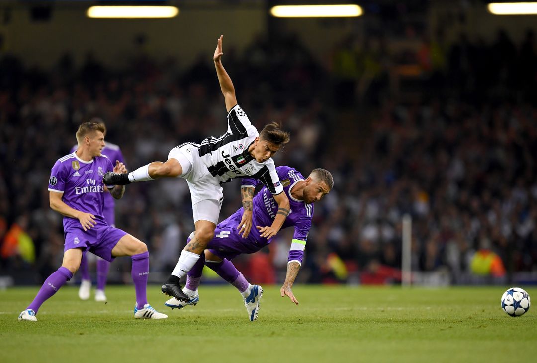  CARDIFF, WALES - JUNE 03:  Paulo Dybala of Juventus and Sergio Ramos of Real Madrid battle for possession during the UEFA Champions League Final between Juventus and Real Madrid at National Stadium of Wales on June 3, 2017 in Cardiff, Wales.  (Photo by Matthias Hangst/Getty Images) 
