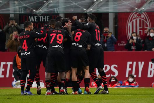 L'esultanza dei giocatori rossoneri per il gol di Pierre Kalulu in Milan-Empoli 1-0 (Serie A 2021-2022) | AC Milan News (Getty Images) L'esultanza dei giocatori rossoneri per il gol di Pierre Kalulu in Milan-Empoli 1-0 (Serie A 2021-2022) | AC Milan News (Getty Images)