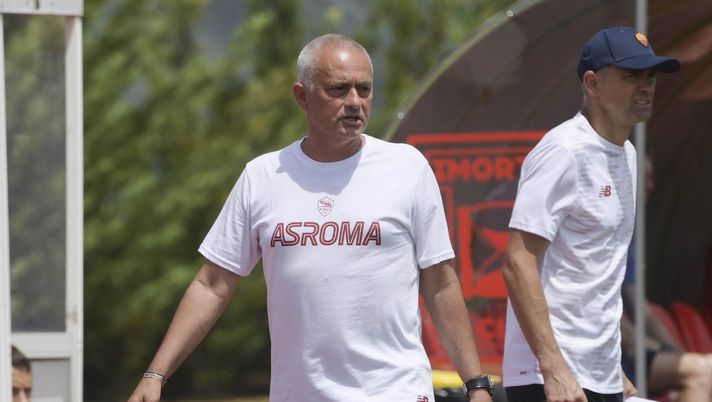 La Roma sulla pelle. Mou sempre più idolo: il tatuaggio celebra la Conference - immagine 1