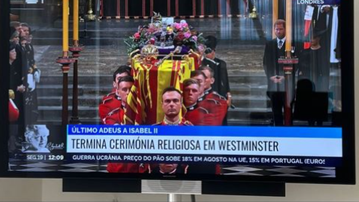 Mourinho segue il funerale di Elisabetta II: “Dio benedica la nostra regina” Mourinho segue il funerale di Elisabetta II: “Dio benedica la nostra regina” - immagine 1