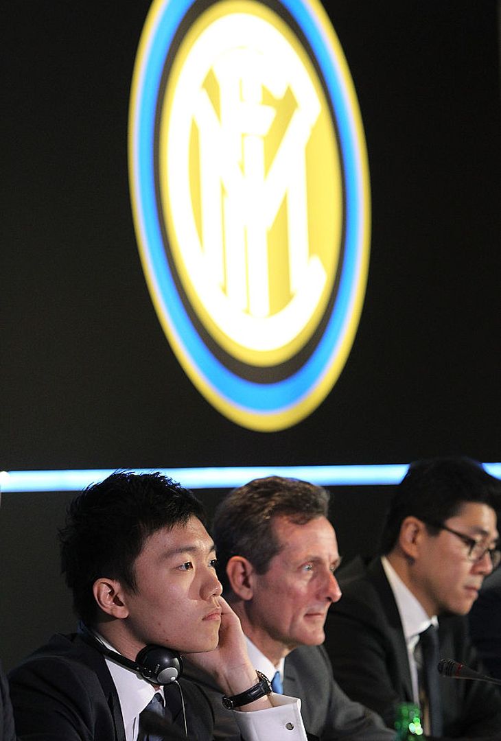 MILAN, ITALY - OCTOBER 28:  FC Internazionale board member Steven Zhang (L) looks on during FC Internazionale Shareholder's Meeting on October 28, 2016 in Milan, Italy.  (Photo by Marco Luzzani - Inter/Inter via Getty Images) 