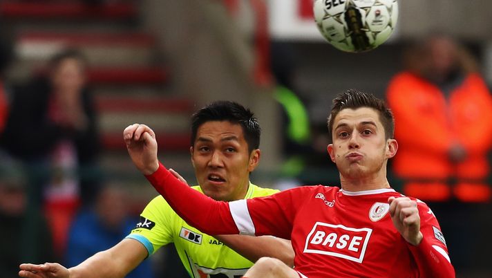 LIEGE, BELGIUM - FEBRUARY 19: Corentin Fiore of Standard Liege battles for the ball with Yuya Kubo of K.A.A. Gent during the Belgian Jupiler Pro League match between Royal Standard de Liege and KAA Gent held at Stade Maurice Dufrasne on February 19, 2017 in Liege, Belgium. (Photo by Dean Mouhtaropoulos/Getty Images) LIEGE, BELGIUM - FEBRUARY 19: Corentin Fiore of Standard Liege battles for the ball with Yuya Kubo of K.A.A. Gent during the Belgian Jupiler Pro League match between Royal Standard de Liege and KAA Gent held at Stade Maurice Dufrasne on February 19, 2017 in Liege, Belgium. (Photo by Dean Mouhtaropoulos/Getty Images)