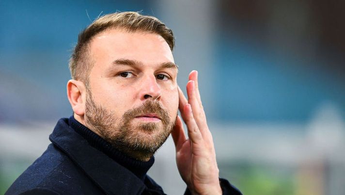 GENOA, ITALY - DECEMBER 19: Paolo Zanetti coach of Venezia looks on before the Serie A match between UC Sampdoria and Venezia FC at Stadio Luigi Ferraris on December 19, 2021 in Genoa, Italy. (Photo by Getty Images) Zanetti: “Non meritiamo la Serie A! Vi spiego le scelte, perché mi sono incazzato con Henry” - immagine 1
