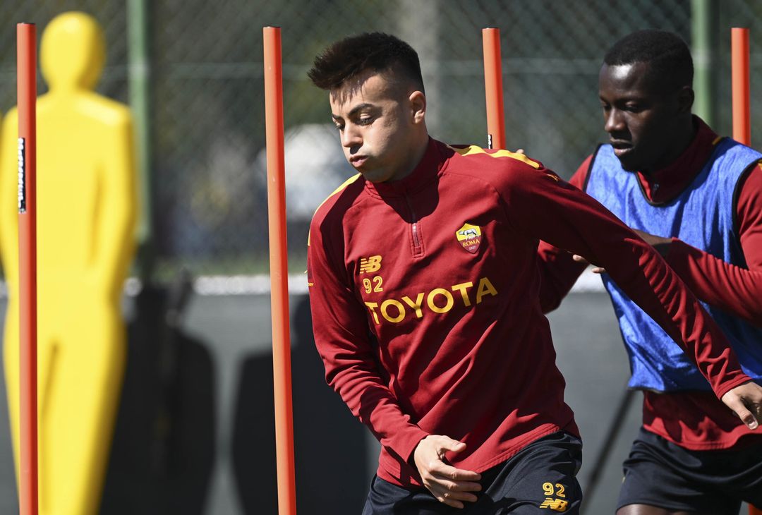 La Roma corre in vista del Torino sotto gli occhi di Pinto e Mourinho – FOTO GALLERY - immagine 11