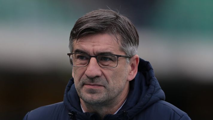 VERONA, ITALY - JANUARY 10: Hellas Verona head coach Ivan Juric looks on during the Serie A match between Hellas Verona FC and FC Crotone at Stadio Marcantonio Bentegodi on January 10, 2021 in Verona, Italy. (Photo by Emilio Andreoli/Getty Images) Torino, Juric ha fatto un nome per la difesa e uno per l’attacco: “È la sua prima scelta” - immagine 1