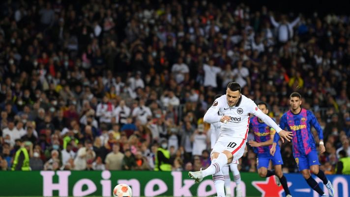 BARCELONA, SPAIN - APRIL 14: Filip Kostic of Eintracht Frankfurt scores their sides first goal from the penalty spot during the UEFA Europa League Quarter Final Leg Two match between FC Barcelona and Eintracht Frankfurt at Camp Nou on April 14, 2022 in Barcelona, Spain. (Photo by David Ramos/Getty Images) BARCELONA, SPAIN - APRIL 14: Filip Kostic of Eintracht Frankfurt scores their sides first goal from the penalty spot during the UEFA Europa League Quarter Final Leg Two match between FC Barcelona and Eintracht Frankfurt at Camp Nou on April 14, 2022 in Barcelona, Spain. (Photo by David Ramos/Getty Images)