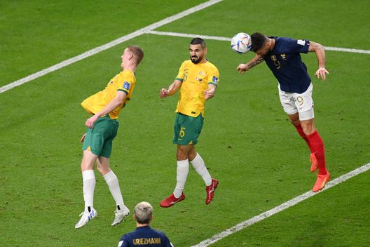 (Photo by Stu Forster/Getty Images) Il Tiè nel deserto e il fiuto di Giroud- immagine 2